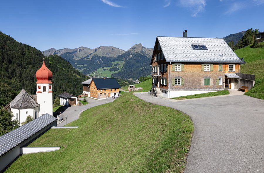File:Raggal Marul Kurathaus Kuratienkirche.jpg