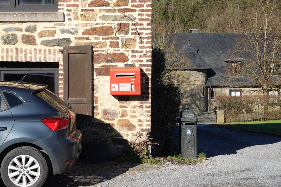 File:Post box in Jalhay, Belgium.01.jpg