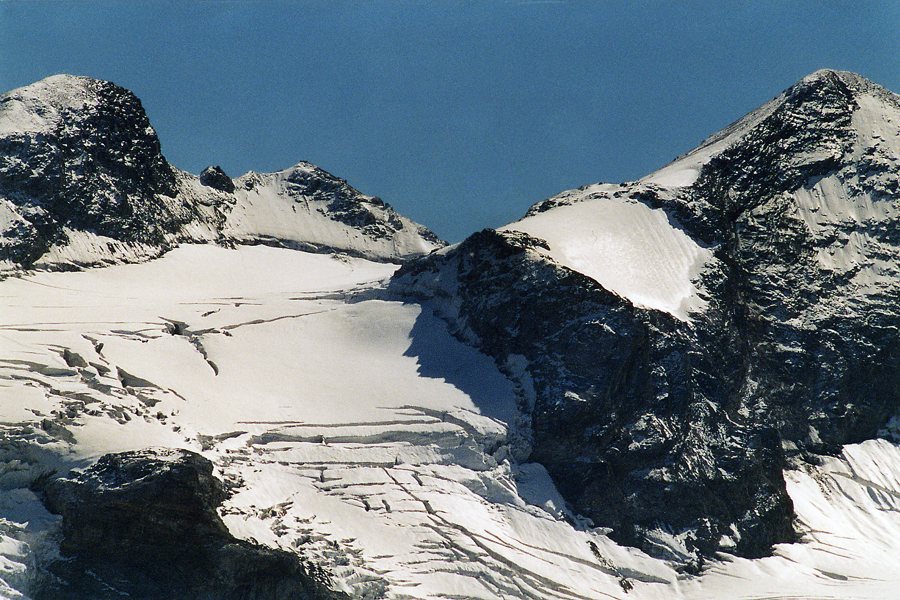 Paisaje alpino nevado en el Tirol del Sur